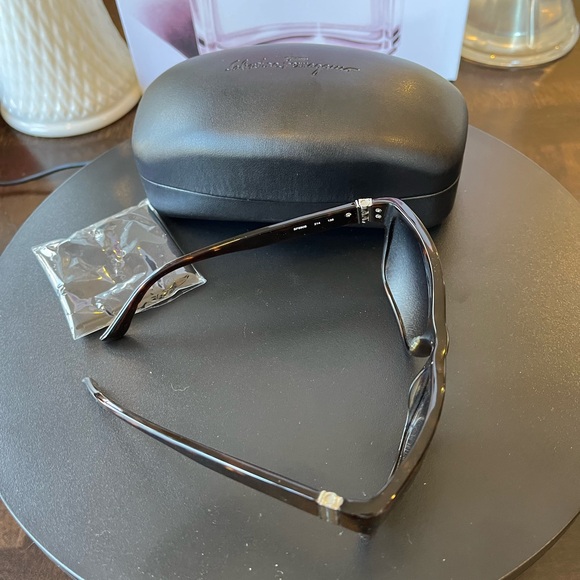 Salvatore Ferragamo Elegant Black Sunglasses main image 5